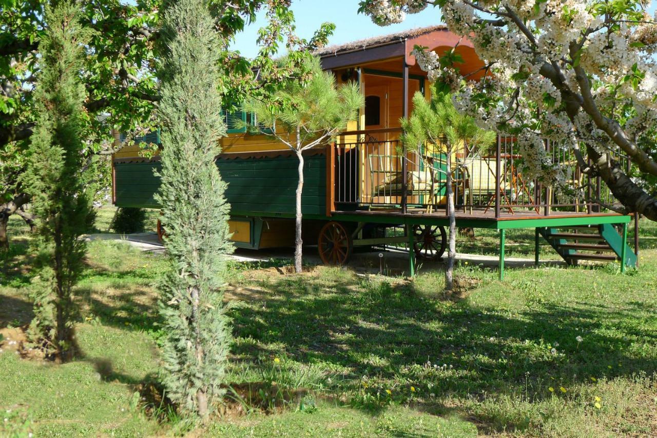 Les Piegonnaises - 2 Roulottes Villa Exterior photo